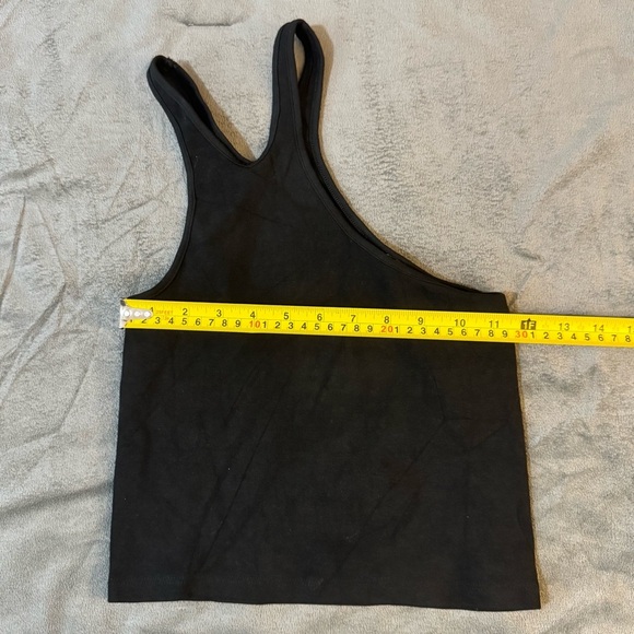 Zara Black Asymmetrical Sleeveless Tank Top

#1127 - Picture 2 of 5